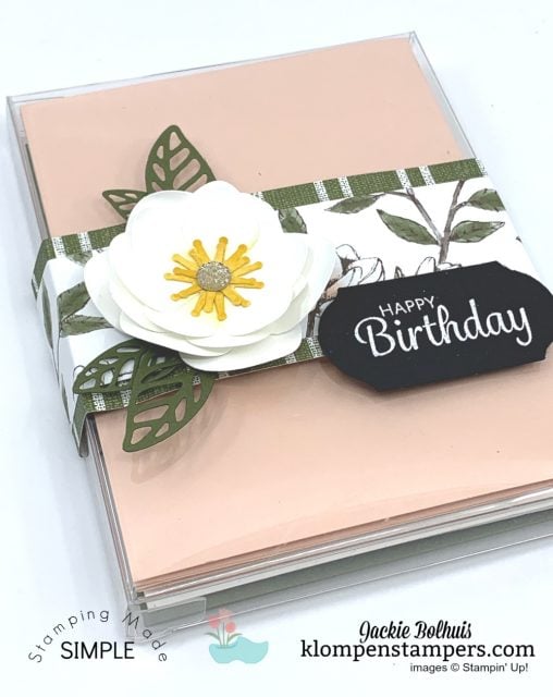 Paper-Flowers-on-DIY-Gift-Box