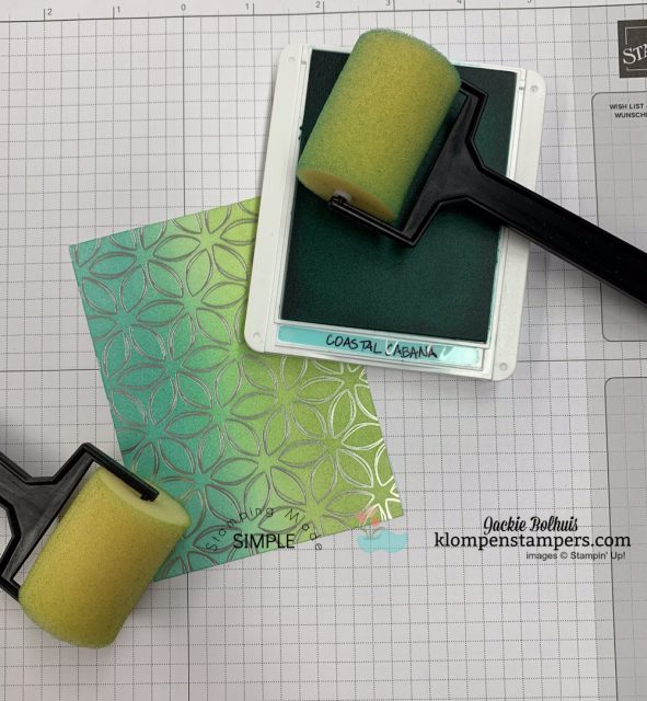 sponging-technique-on-foil-accent-paper-for-beautiful-handmade-card-background