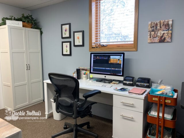 In my new craft room I now have space for my desk too so I can practically live in my stamp room now if I want to.