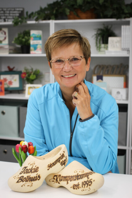 learn how to make quick and easy cards from Jackie Bolhuis through step-by-step tutorials and videos